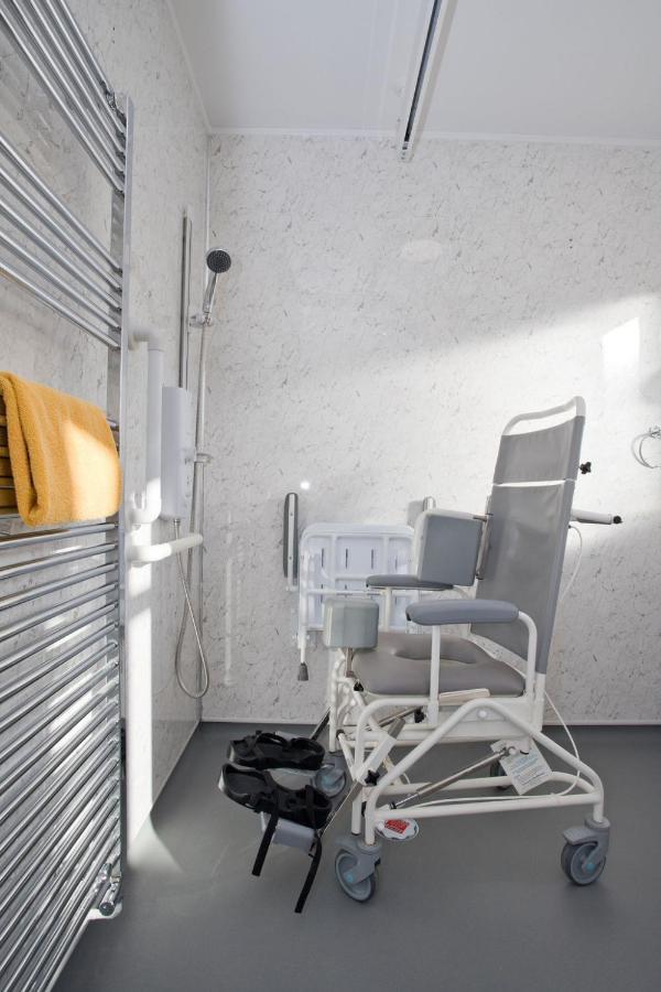 Hilda'S Retreat Accessible Wheel Chair Friendly With Hoist プール エクステリア 写真