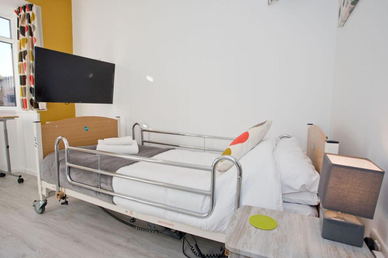 Hilda'S Retreat Accessible Wheel Chair Friendly With Hoist プール エクステリア 写真