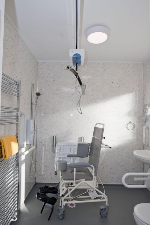 Hilda'S Retreat Accessible Wheel Chair Friendly With Hoist プール エクステリア 写真