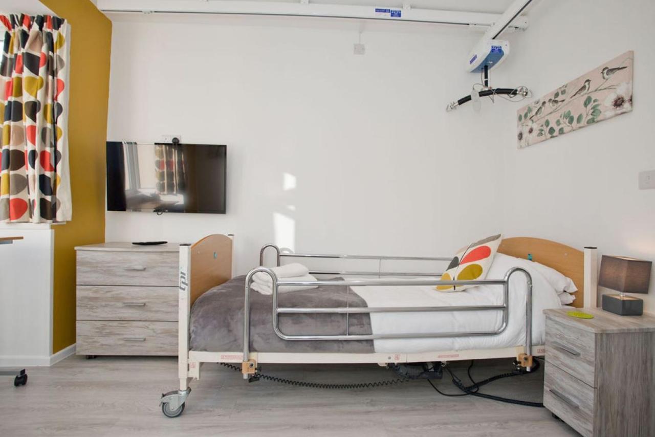 Hilda'S Retreat Accessible Wheel Chair Friendly With Hoist プール エクステリア 写真